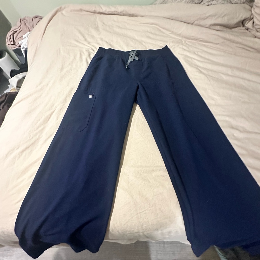 Figs women’s  Navy High Waisted Isabel Wide Leg - Scrub Pant XL - Tall - Picture 3 of 3